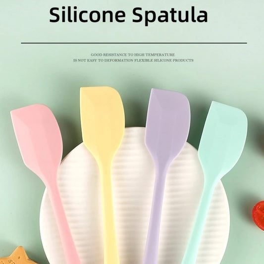 SmoothSpread Silicone Spatula 2/4Pcs – The Sleek Way to Scoop, Scrape & Swirl